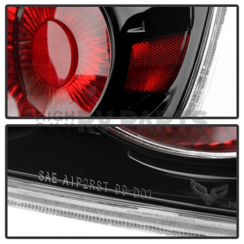 Xtune Tail Light Assembly 9029905-2