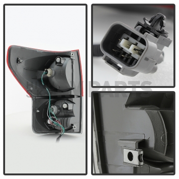 Xtune Tail Light Assembly 9029974-2