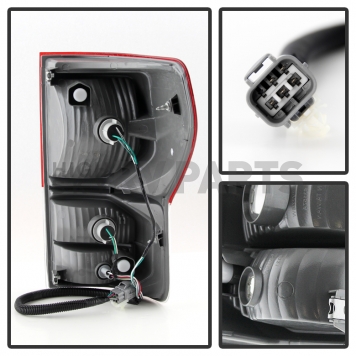 Xtune Tail Light Assembly 9029981-2