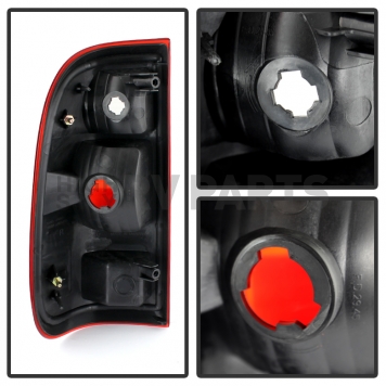 Xtune Tail Light Assembly 9026386-2