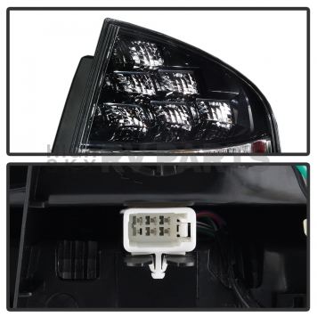 Xtune Tail Light Assembly 9038921-4