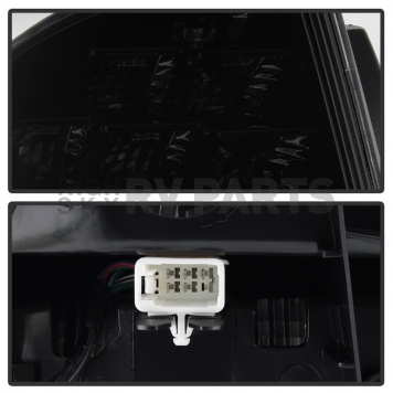 Xtune Tail Light Assembly 9038938-4