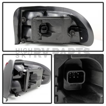 Xtune Tail Light Assembly 9032578-1