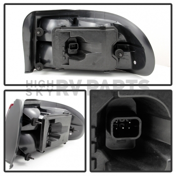 Xtune Tail Light Assembly 9032585-1