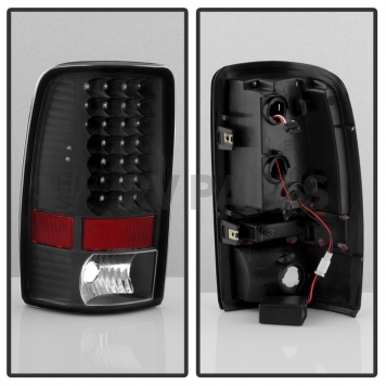 Xtune Tail Light Assembly 9037030-1