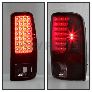 Xtune Tail Light Assembly 9037030-5