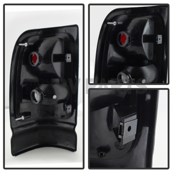Xtune Tail Light Assembly 9029813-2