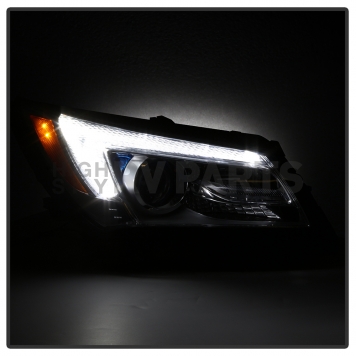 Xtune Headlight Assembly 9937132-5