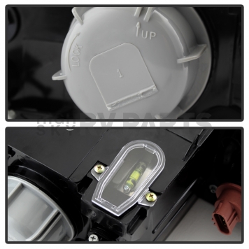 Xtune Headlight Assembly 9023934-5