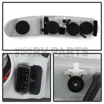 Xtune Headlight Assembly 9025235-2