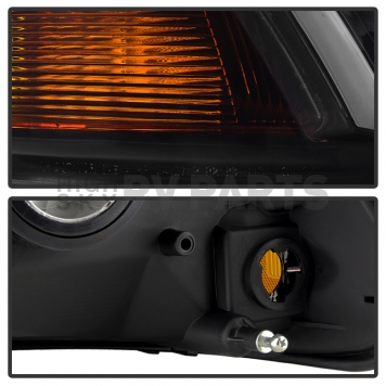 Xtune Headlight Assembly 9030376-3