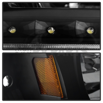 Xtune Headlight Assembly 5056214-4