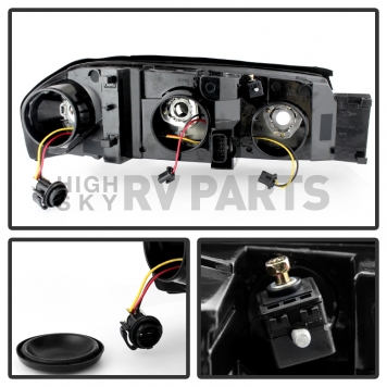 Xtune Headlight Assembly 9027260-2