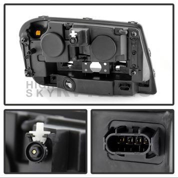 Xtune Headlight Assembly 9028595-2