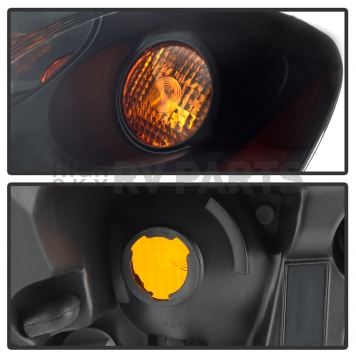Xtune Headlight Assembly 9028601-4