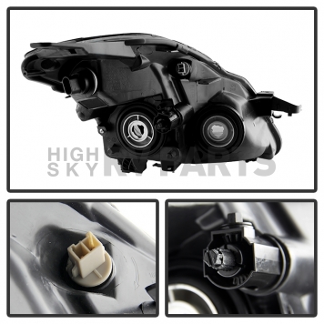 Xtune Headlight Assembly 9028830-2