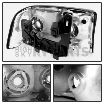 Xtune Headlight Assembly 9025488-2