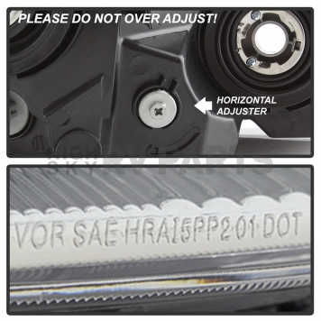 Xtune Headlight Assembly 9038433-5