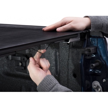 BAK Industries Tonneau Cover Hard Roll-Up Black Gloss Aluminum/ Vinyl - 39309-4