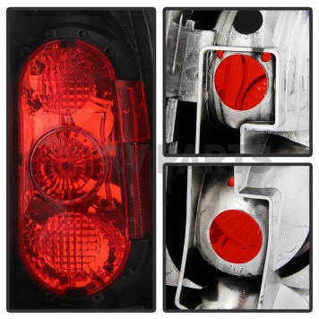 Spyder Automotive Tail Light Assembly Set Of 2 - 5001320-2