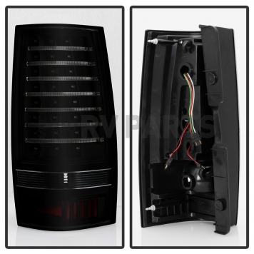 Spyder Automotive Tail Light Assembly LED Set Of 2 - 9048746-1