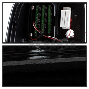 Xtune Tail Light Assembly - LED 5082220-5