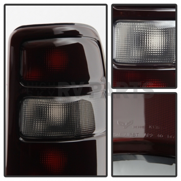 Xtune Tail Light Assembly 9028809-1