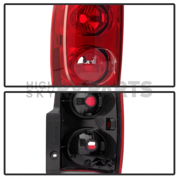 Xtune Tail Light Assembly 9032028-3