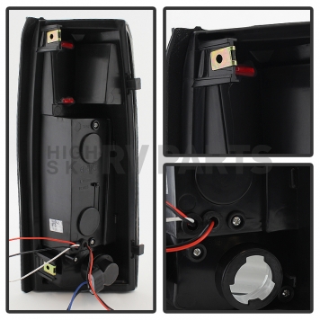 Xtune Tail Light Assembly - LED 9034459-2