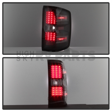 Xtune Tail Light Assembly - LED 9036545-6