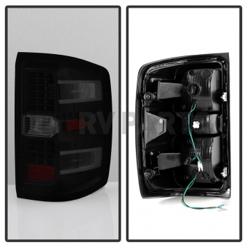 Xtune Tail Light Assembly - LED 9036552-1