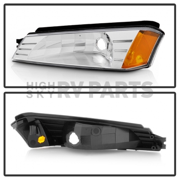 Xtune Parking/ Turn Signal Light Assembly 9049026-1