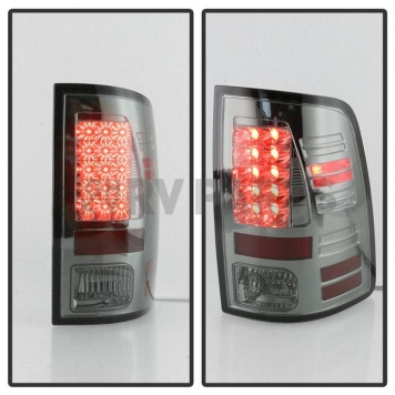 Spyder Automotive Tail Light Assembly - LED 5017581-8