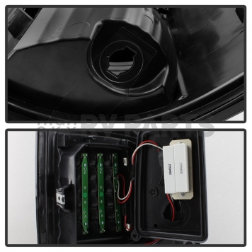 Xtune Tail Light Assembly - LED 5082206-7