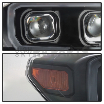 Xtune Headlight Assembly 9039256-3